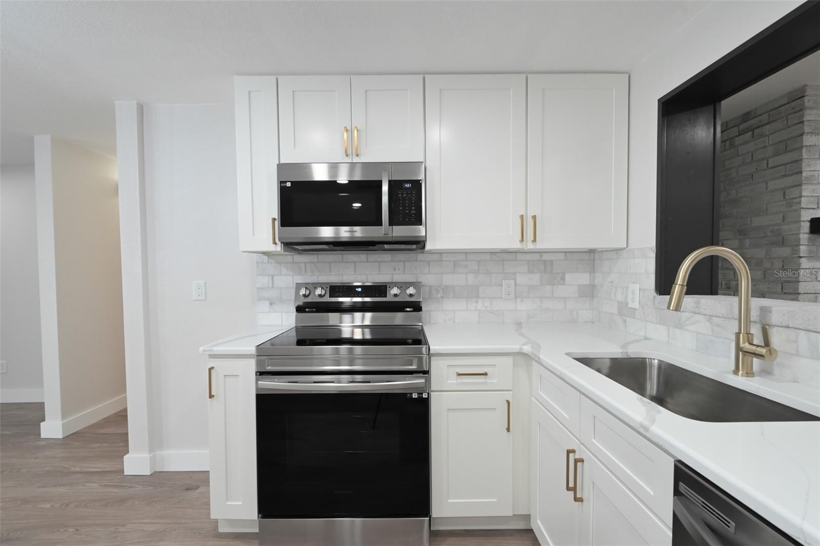 Image 14 of 41 For 11987 106th Avenue