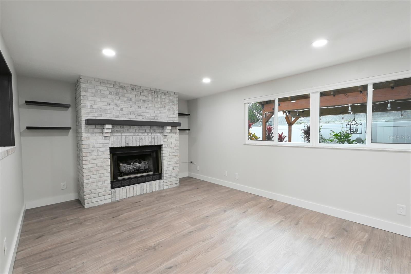 Image 16 of 41 For 11987 106th Avenue