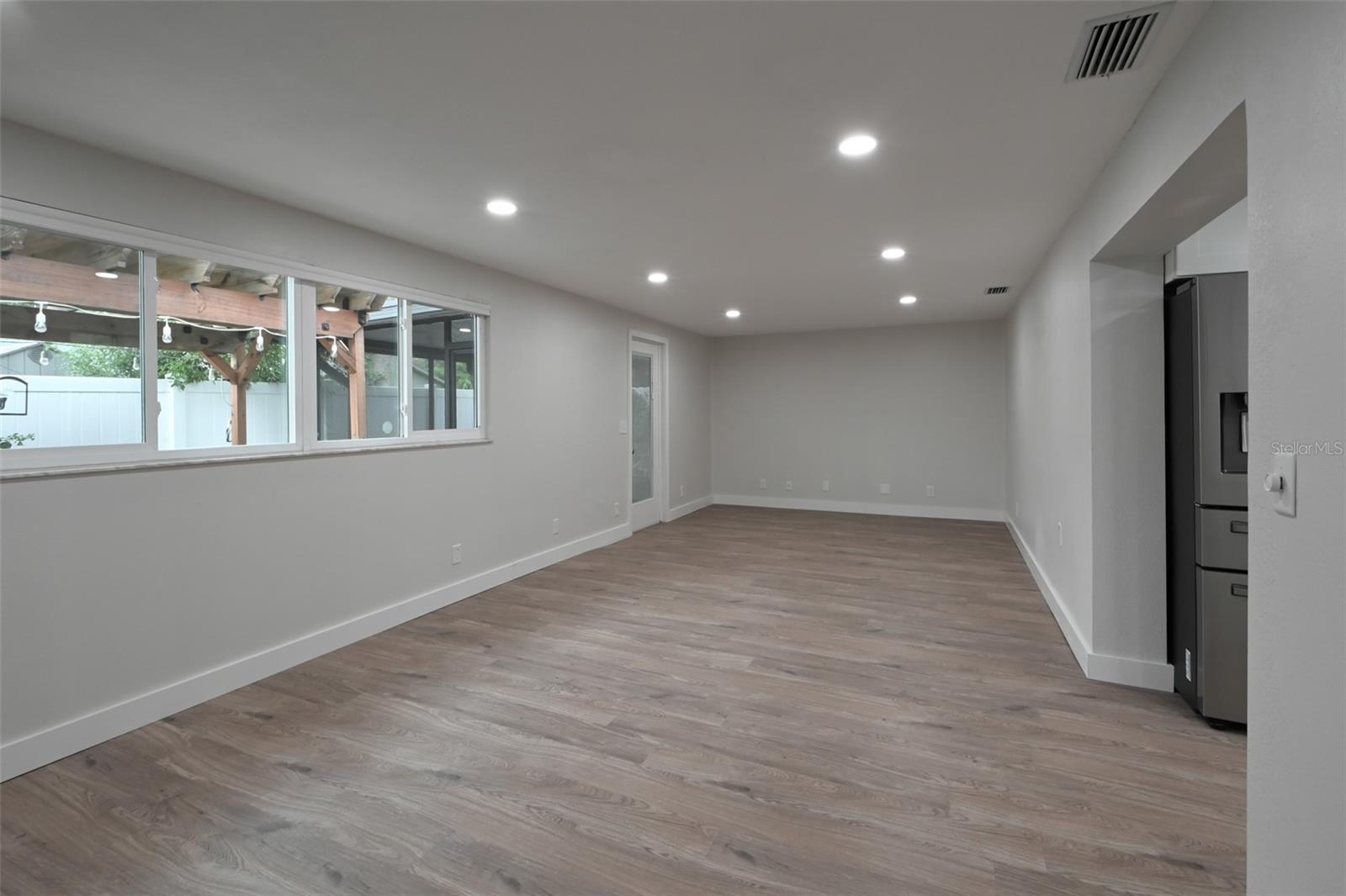 Image 20 of 41 For 11987 106th Avenue