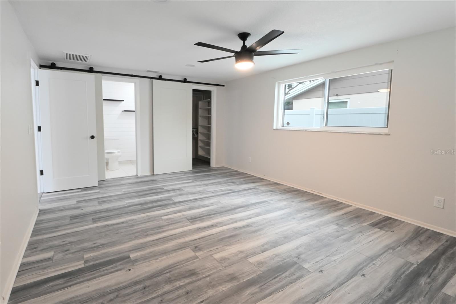 Image 22 of 41 For 11987 106th Avenue