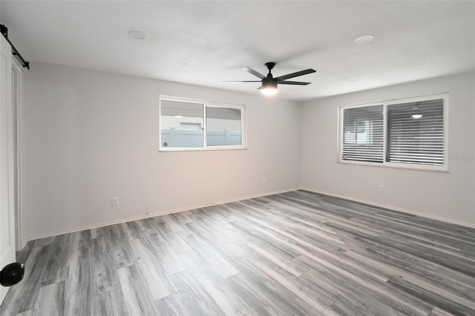 Image 23 of 41 For 11987 106th Avenue