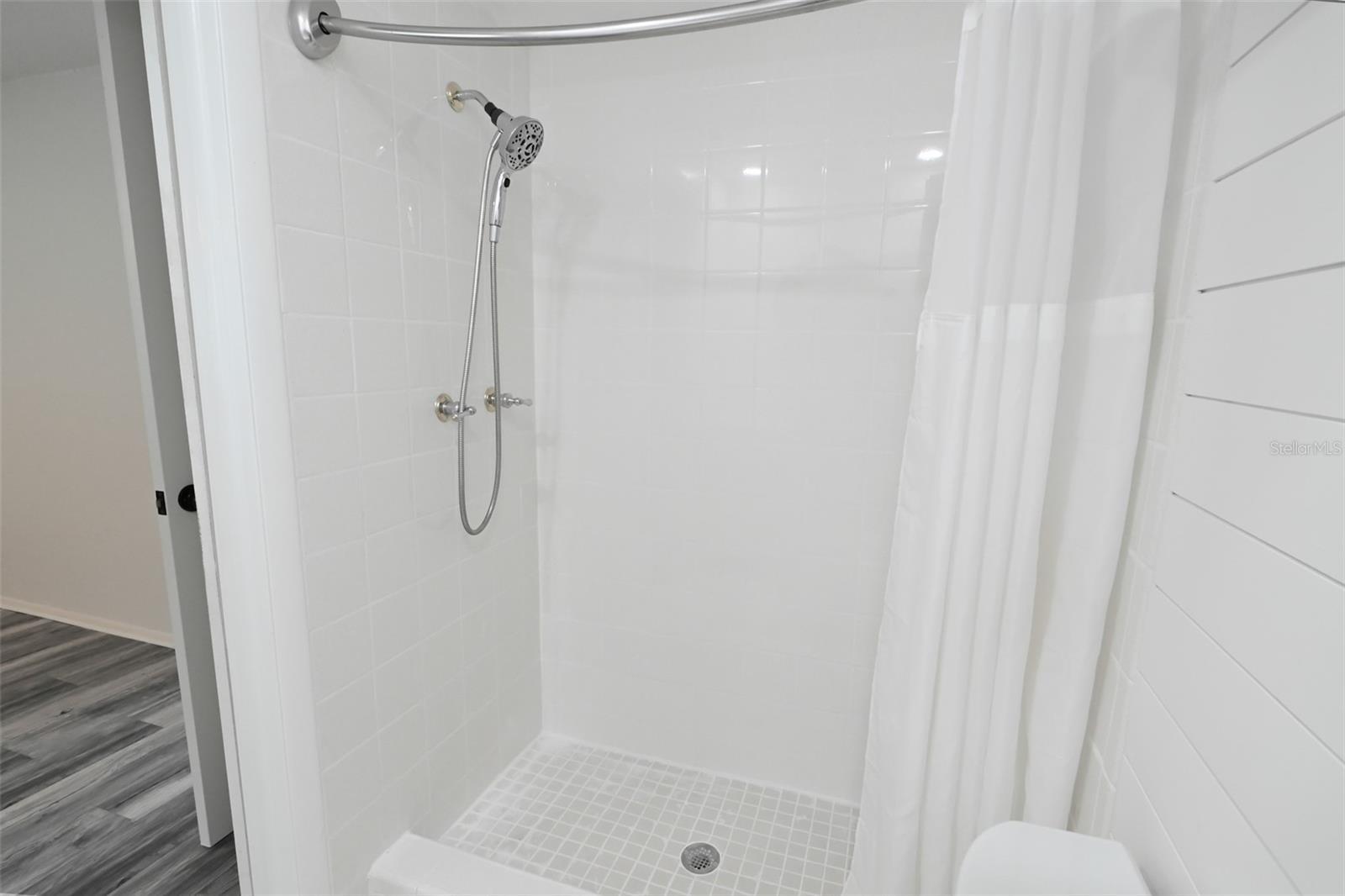 Image 27 of 41 For 11987 106th Avenue