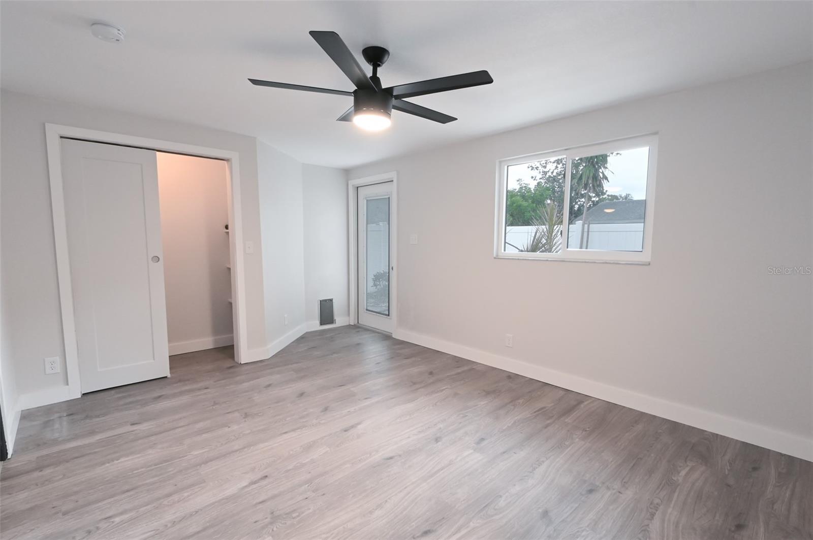 Image 33 of 41 For 11987 106th Avenue