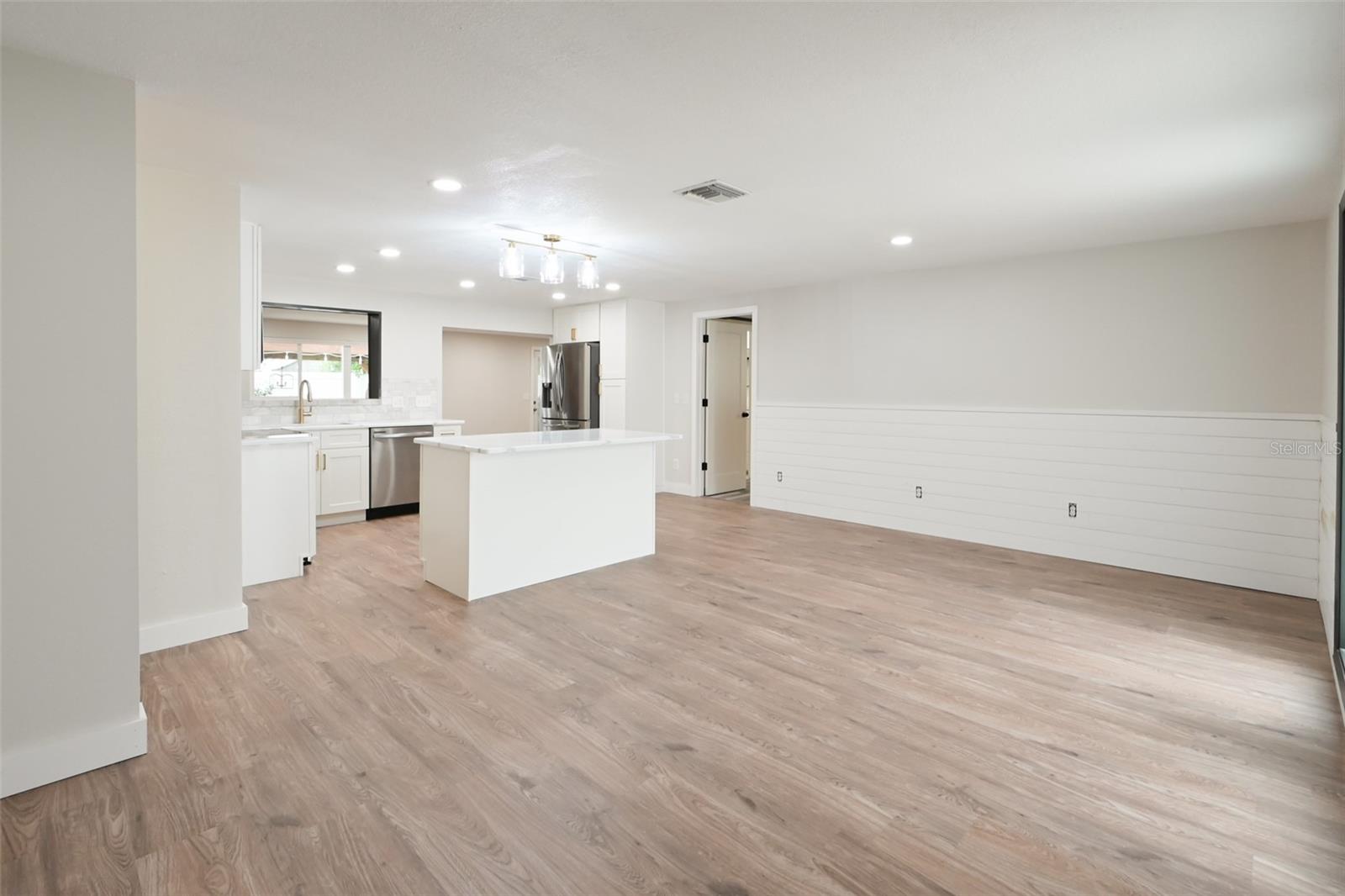 Image 4 of 41 For 11987 106th Avenue