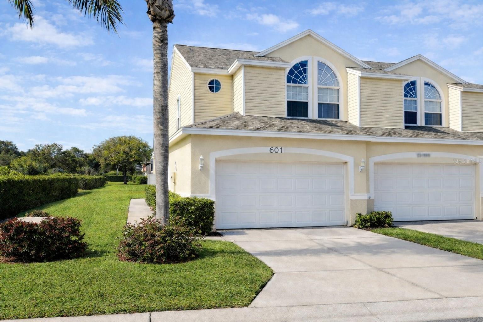 Listing photo id 1 for 1050 Starkey Road 601