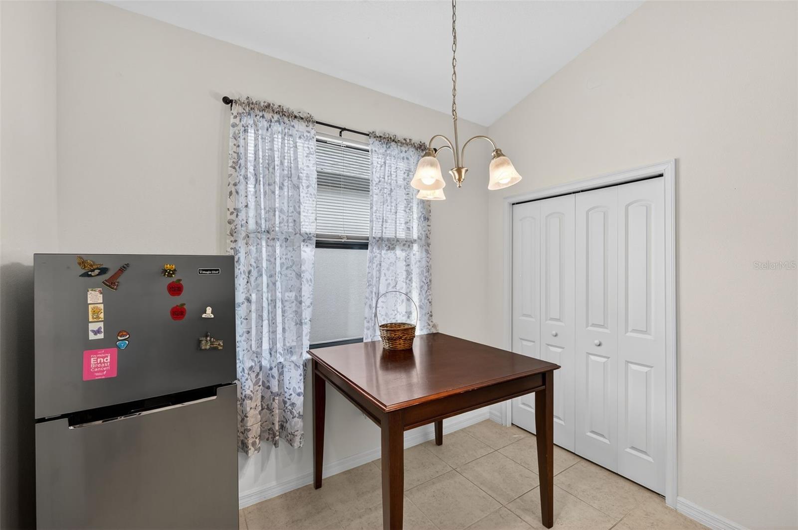 Listing photo id 10 for 13737 Garden Hills Drive