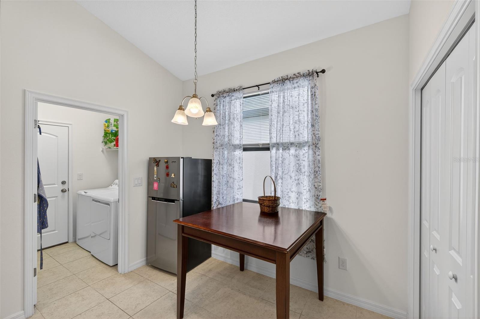 Listing photo id 11 for 13737 Garden Hills Drive