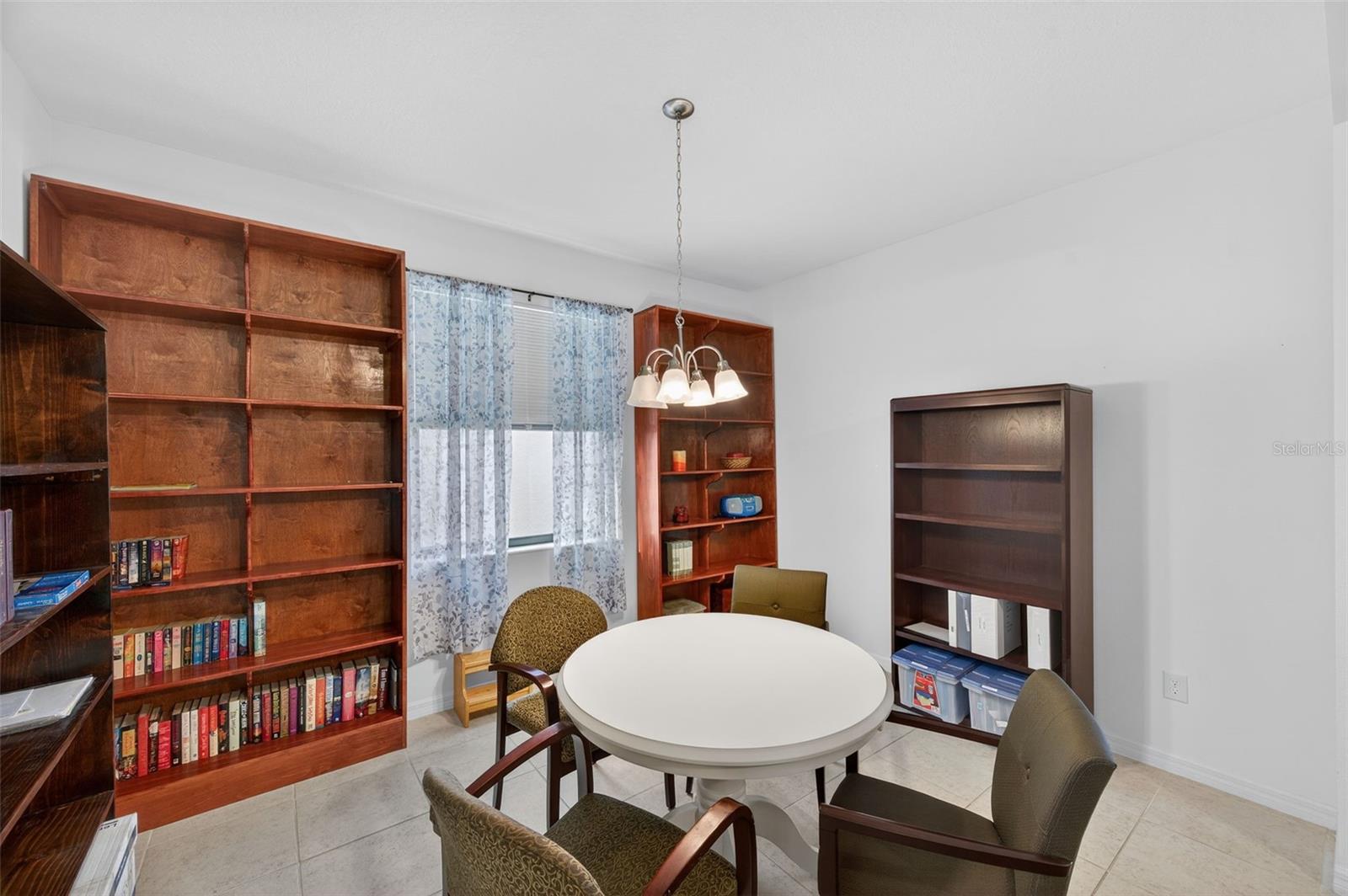 Listing photo id 13 for 13737 Garden Hills Drive