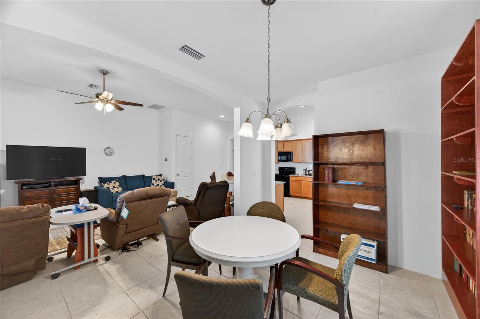 Listing photo id 15 for 13737 Garden Hills Drive