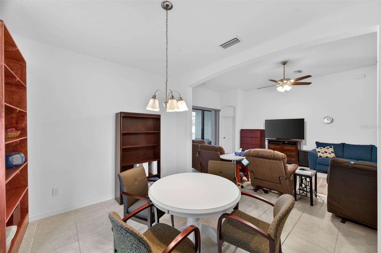 Listing photo id 17 for 13737 Garden Hills Drive