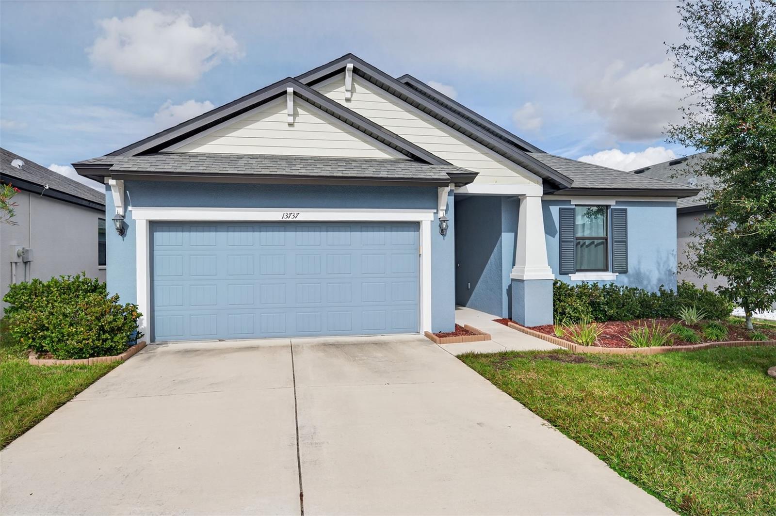 Listing photo id 0 for 13737 Garden Hills Drive