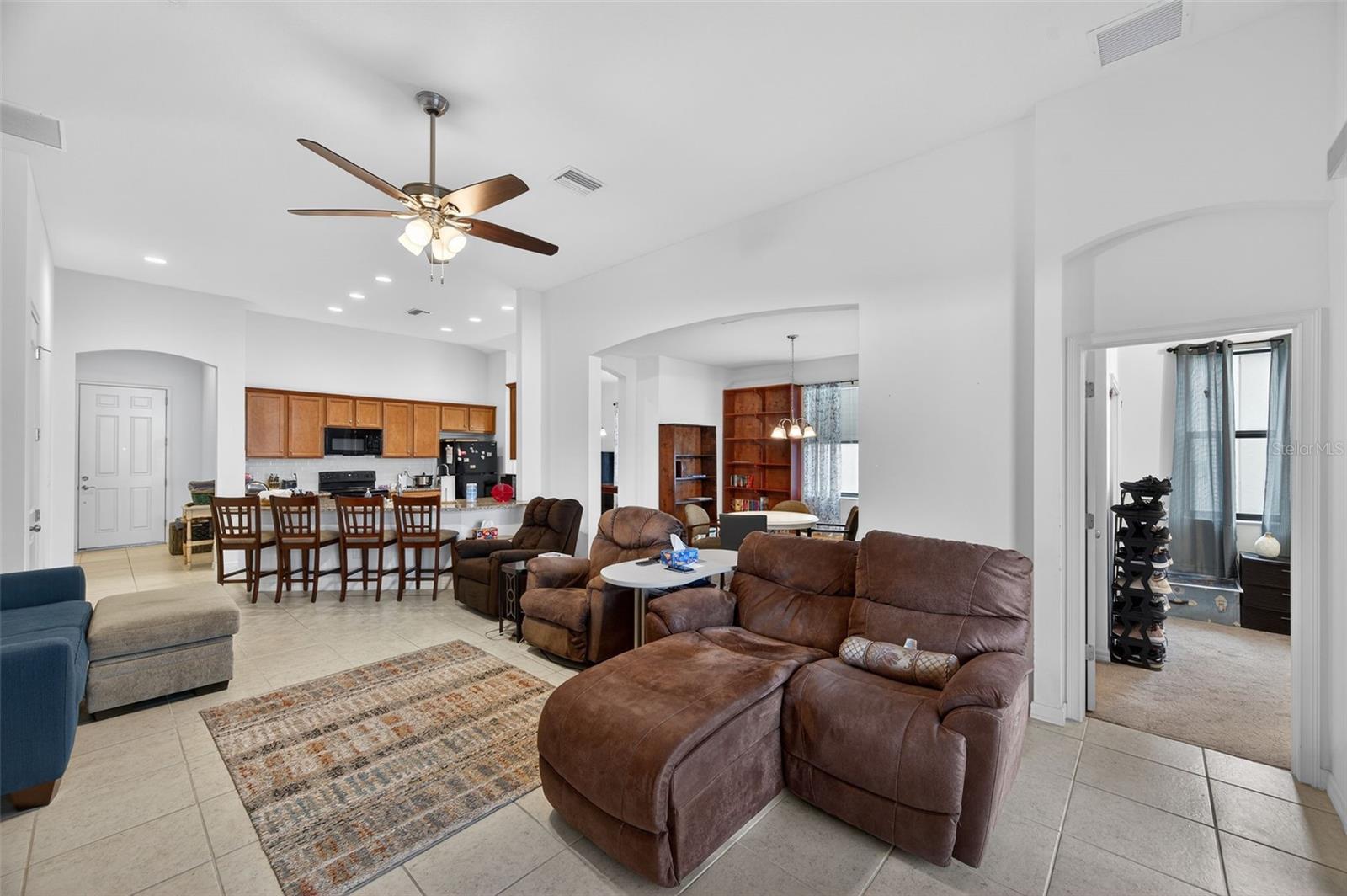 Listing photo id 18 for 13737 Garden Hills Drive