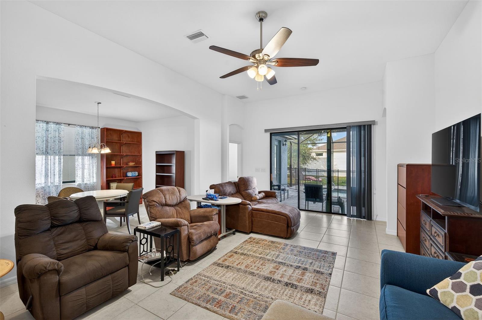 Listing photo id 19 for 13737 Garden Hills Drive