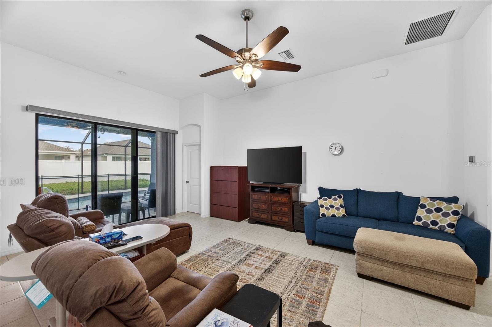 Listing photo id 20 for 13737 Garden Hills Drive