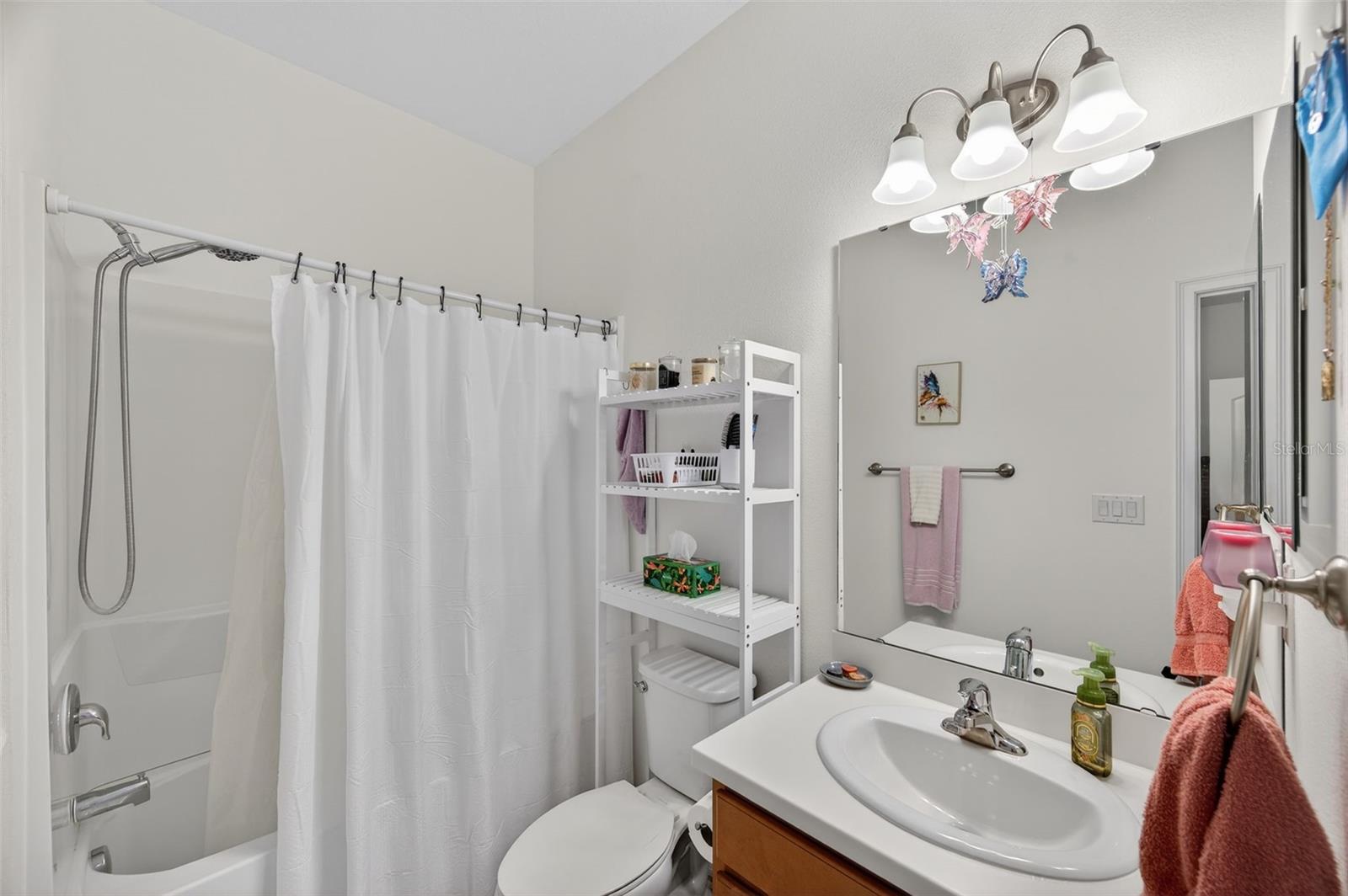 Listing photo id 25 for 13737 Garden Hills Drive