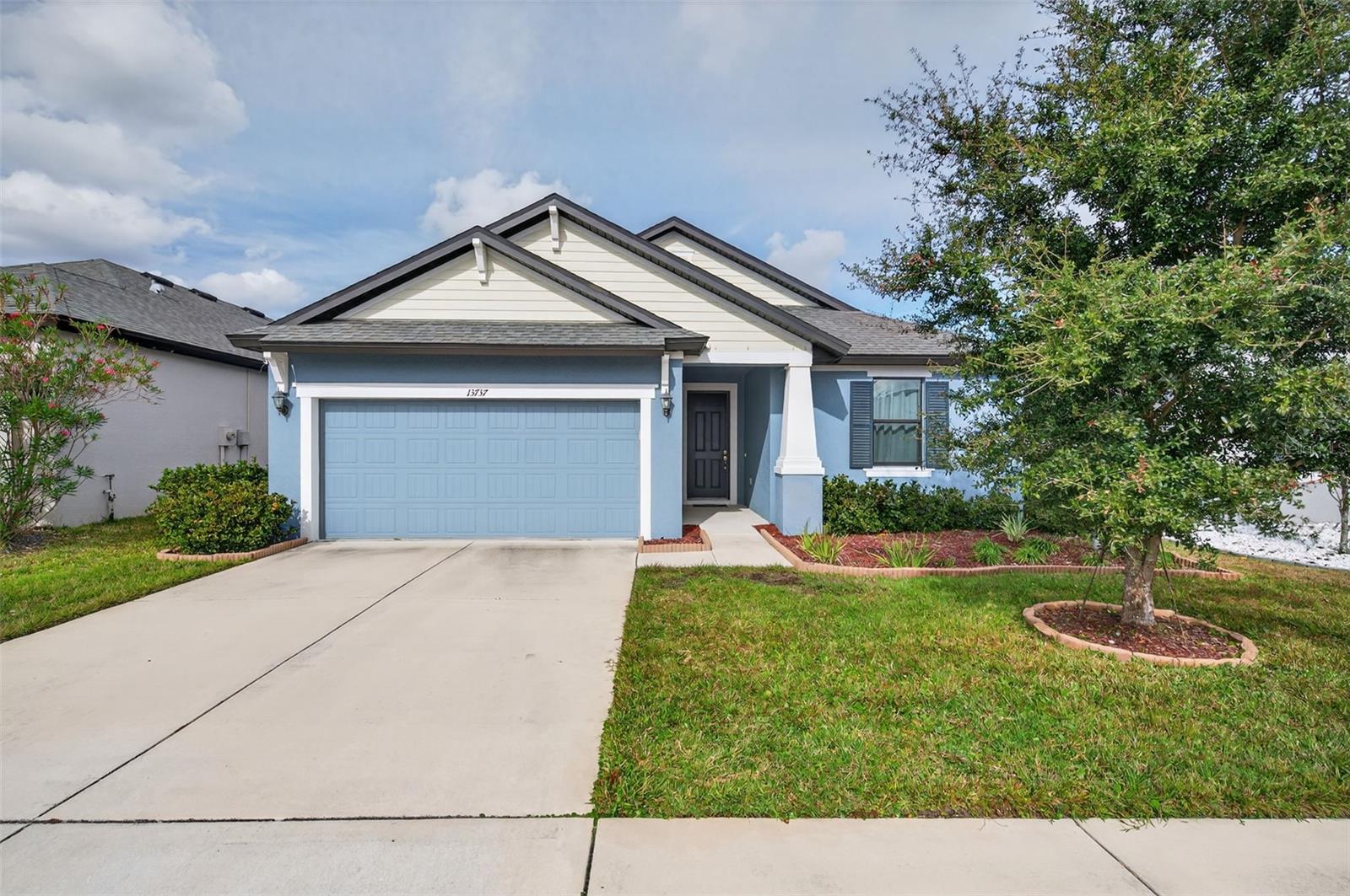 Listing photo id 1 for 13737 Garden Hills Drive