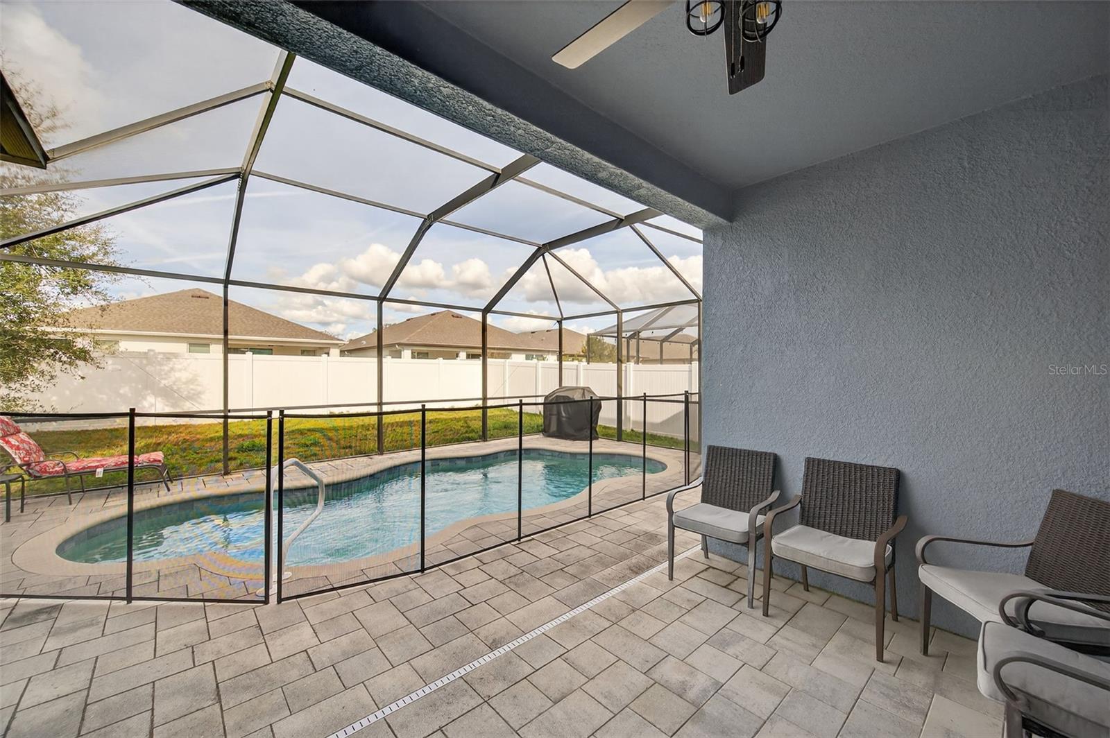 Listing photo id 41 for 13737 Garden Hills Drive