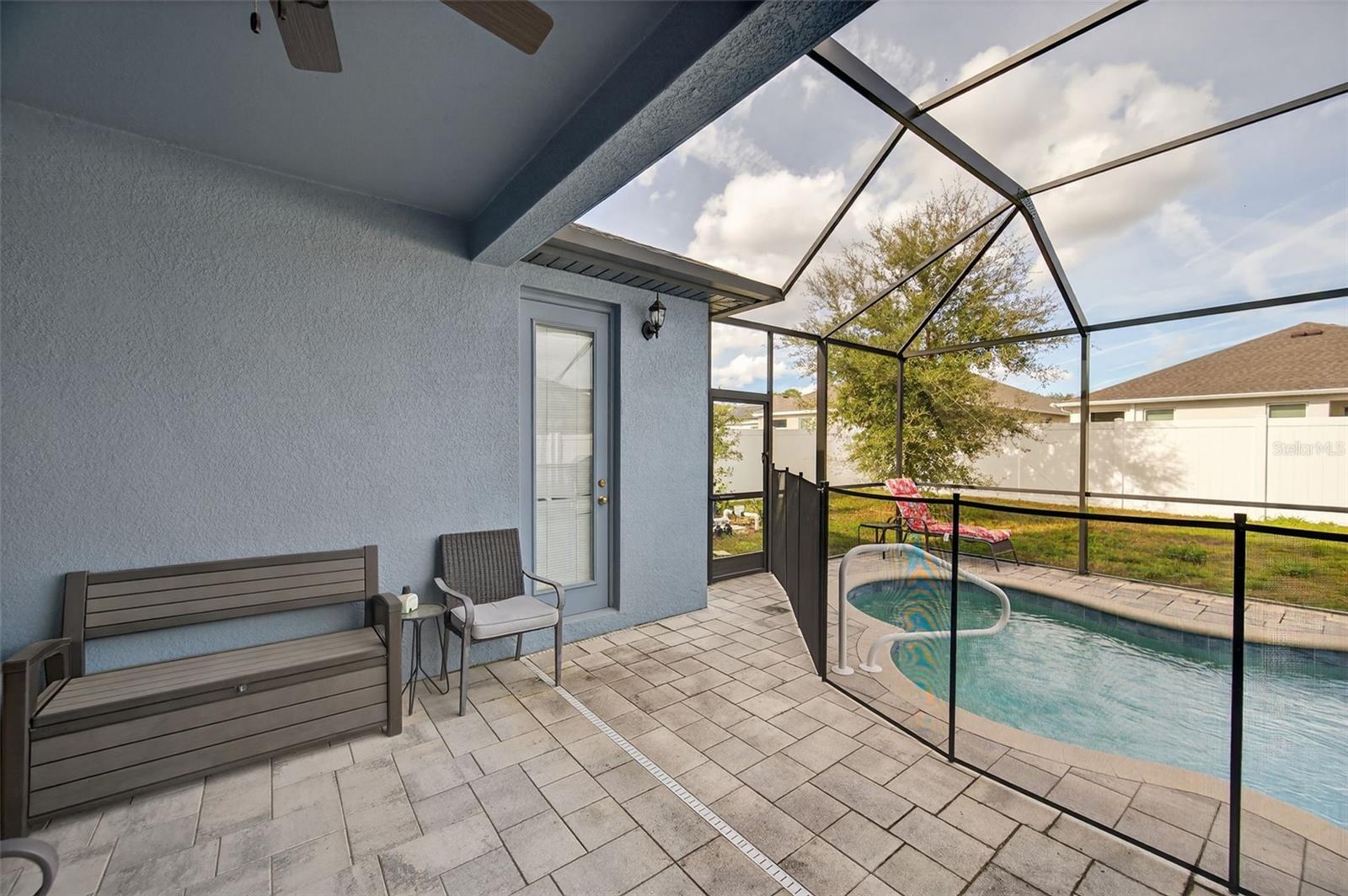 Listing photo id 42 for 13737 Garden Hills Drive