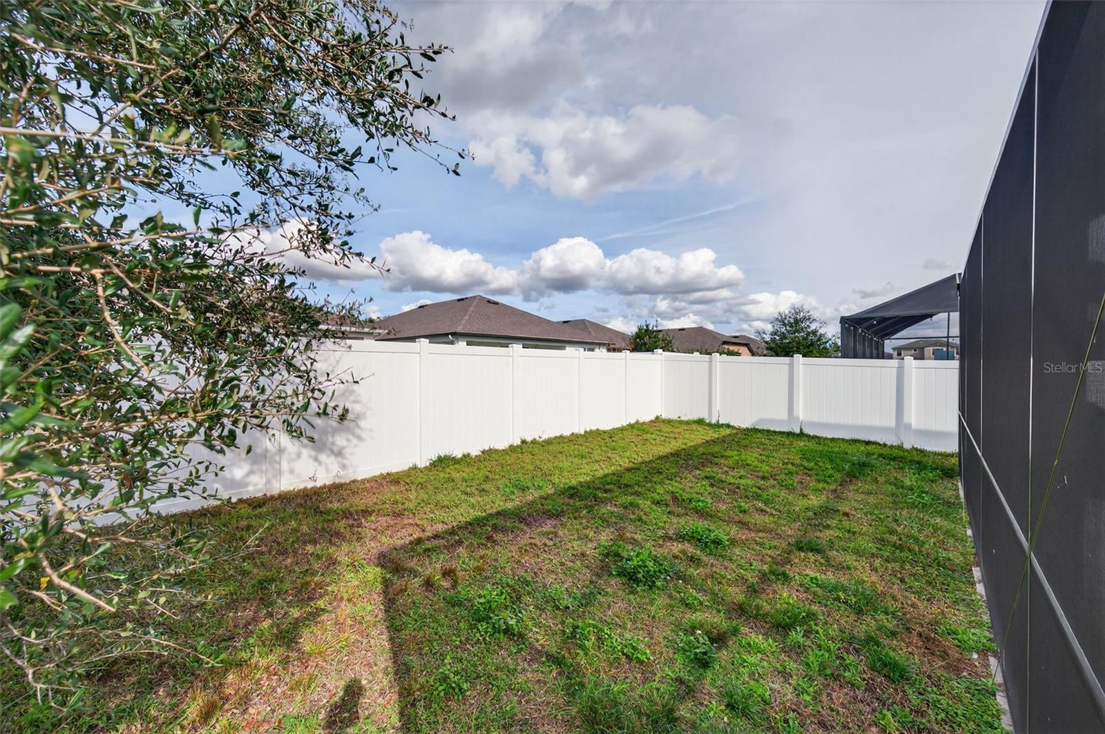 Listing photo id 49 for 13737 Garden Hills Drive