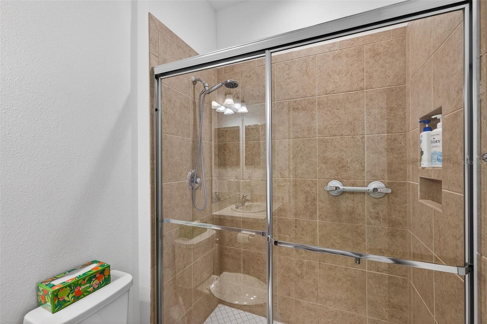 Listing photo id 5 for 13737 Garden Hills Drive