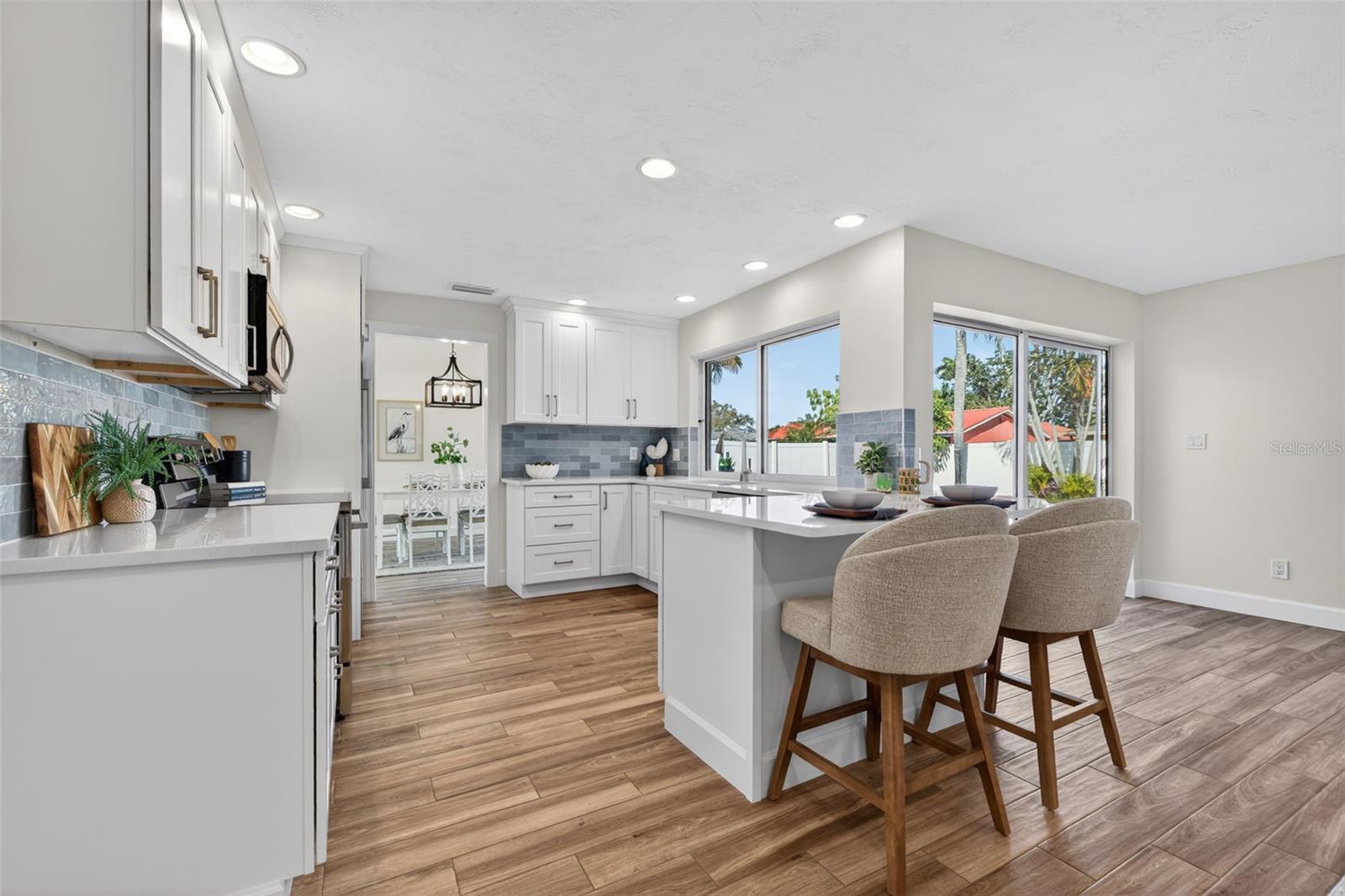 Listing photo id 8 for 2043 Tanglewood Way Ne