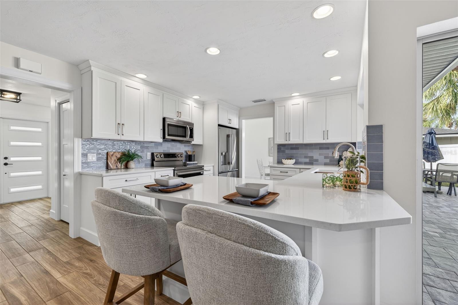 Listing photo id 9 for 2043 Tanglewood Way Ne