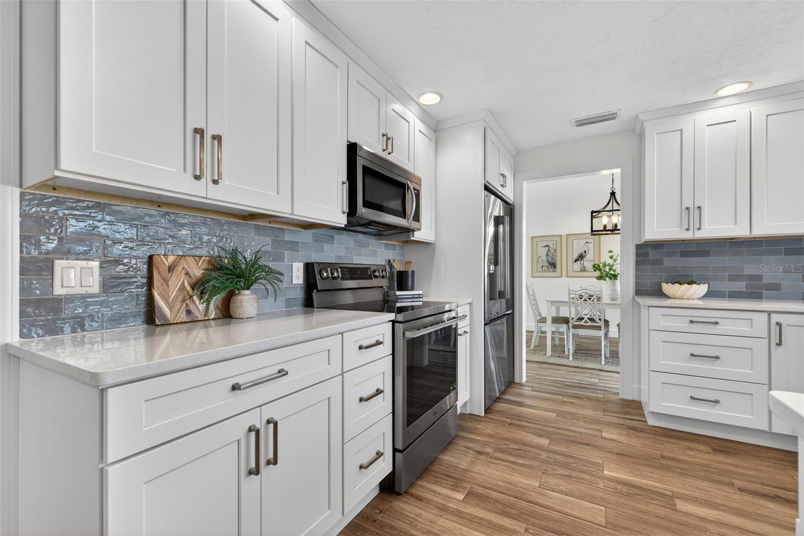 Listing photo id 10 for 2043 Tanglewood Way Ne