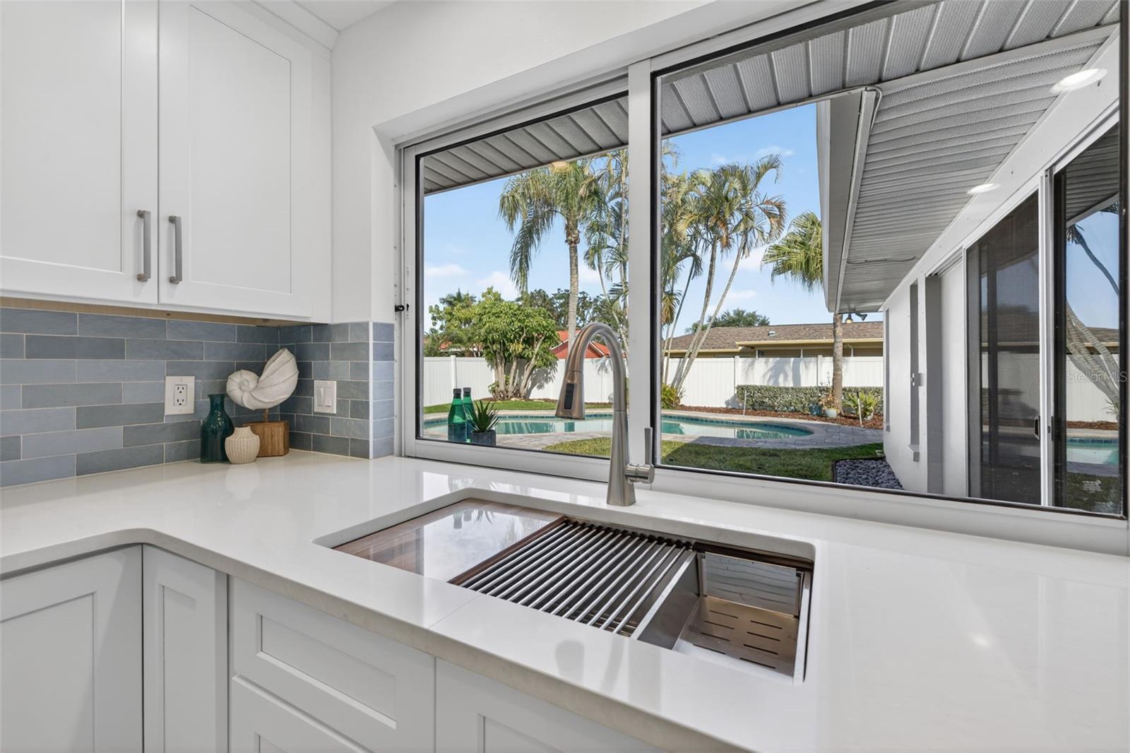 Listing photo id 12 for 2043 Tanglewood Way Ne