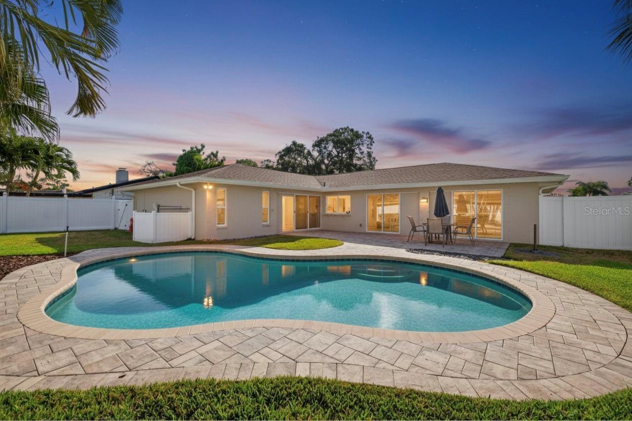 Listing photo id 0 for 2043 Tanglewood Way Ne