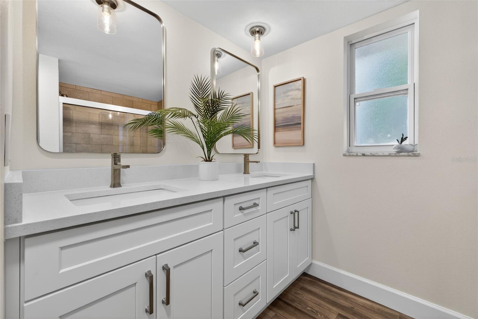 Listing photo id 24 for 2043 Tanglewood Way Ne