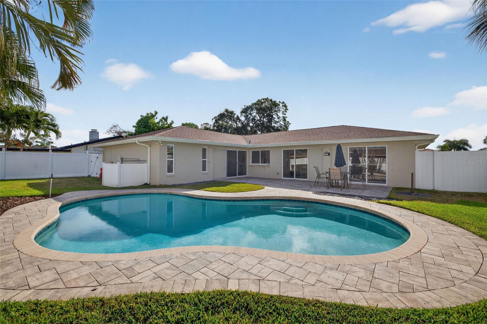 Listing photo id 28 for 2043 Tanglewood Way Ne