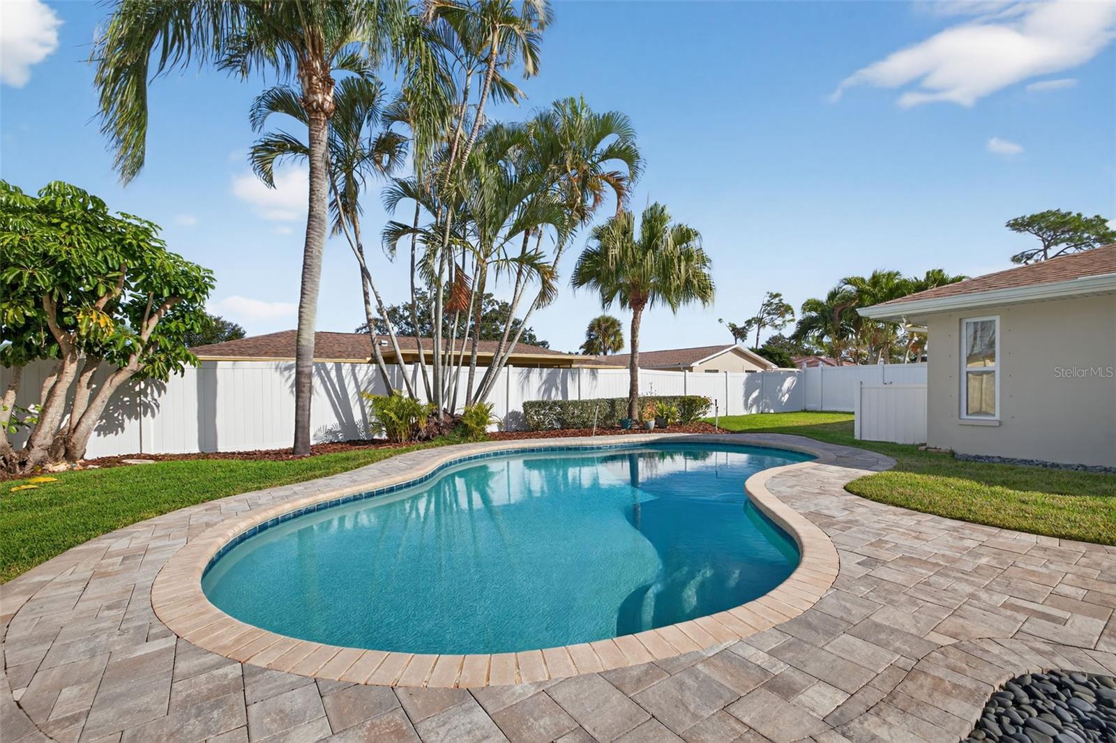 Listing photo id 30 for 2043 Tanglewood Way Ne