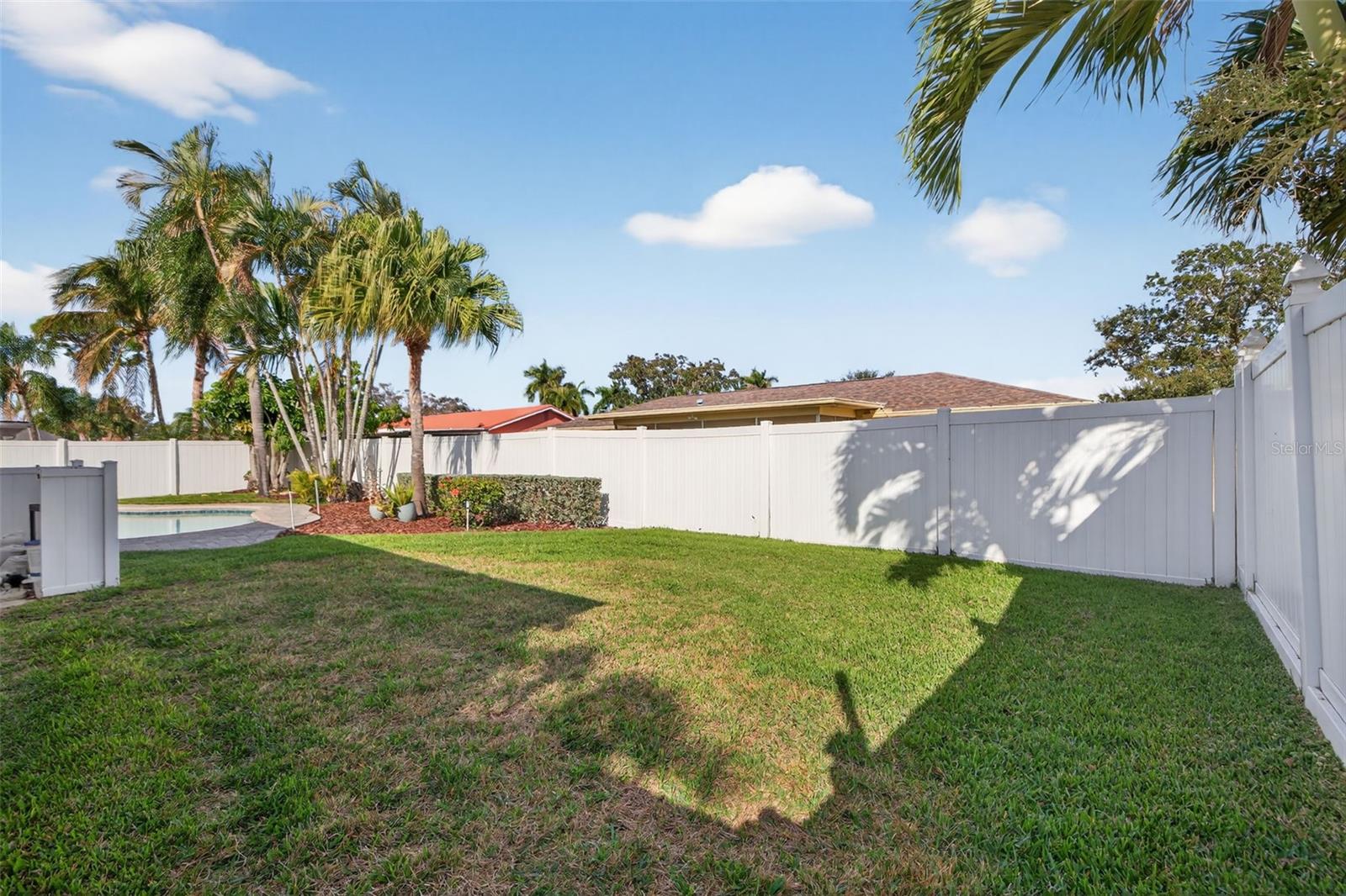 Listing photo id 33 for 2043 Tanglewood Way Ne