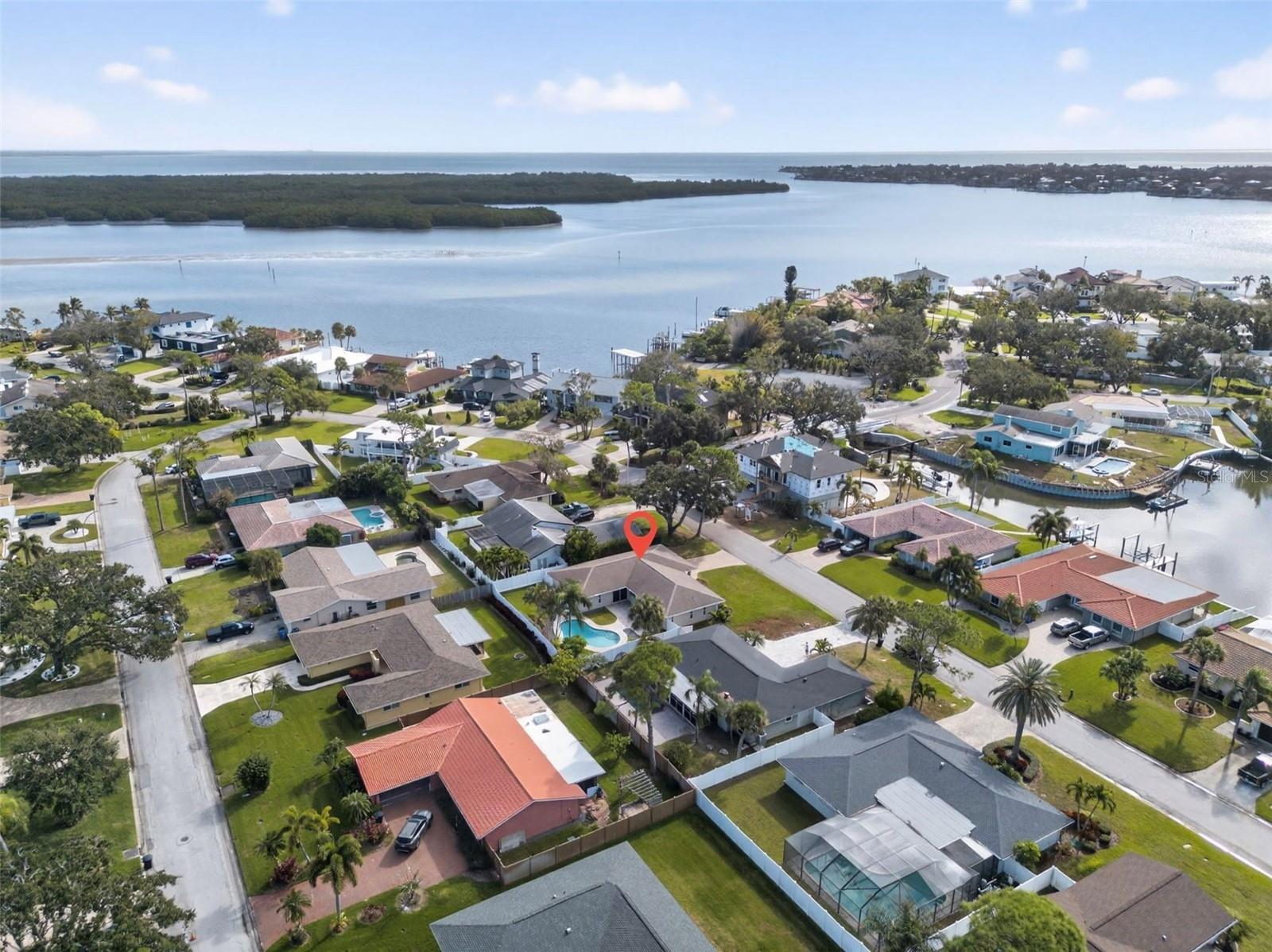 Listing photo id 35 for 2043 Tanglewood Way Ne