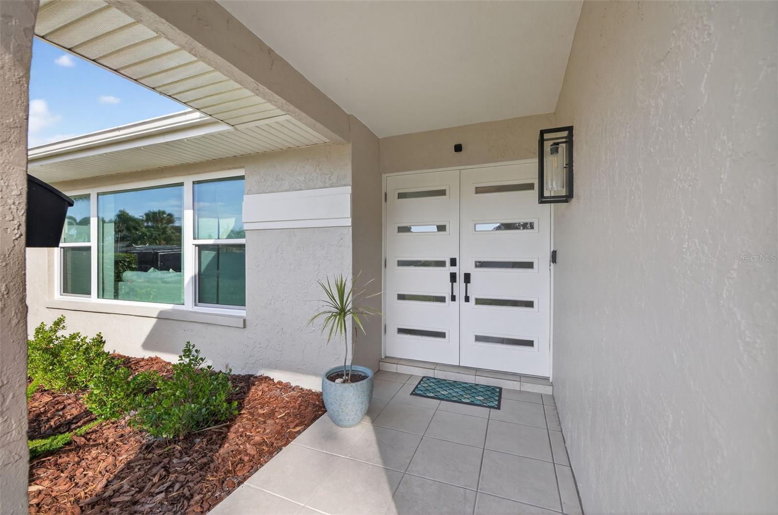 Listing photo id 2 for 2043 Tanglewood Way Ne