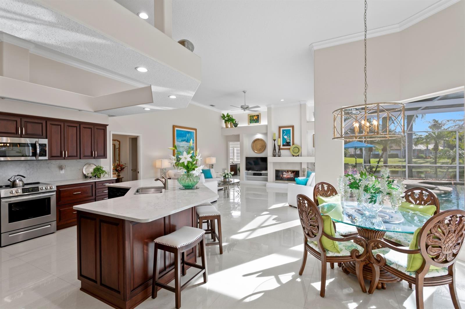 Listing photo id 2 for 16333 Birkdale Drive