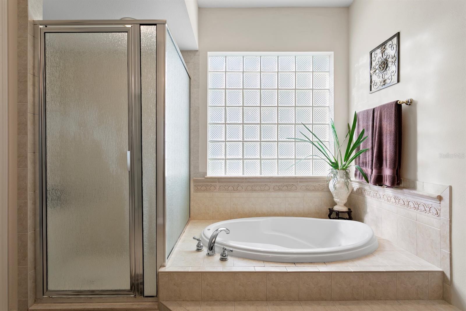 Listing photo id 40 for 16333 Birkdale Drive