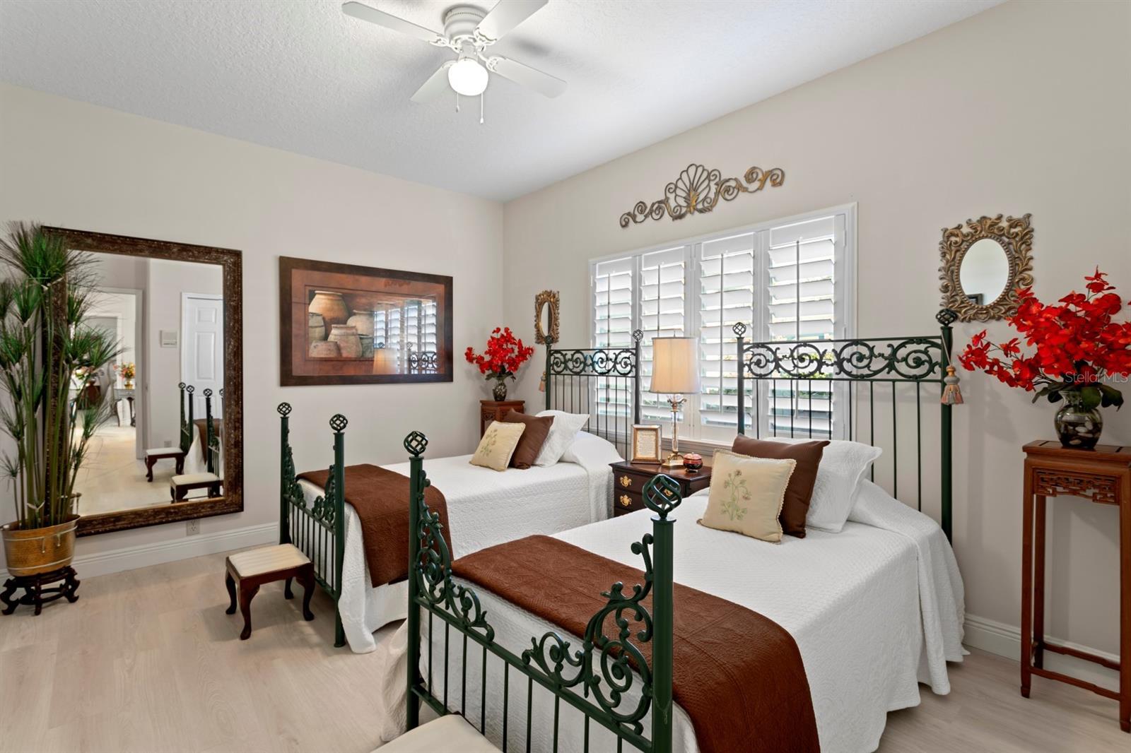 Listing photo id 43 for 16333 Birkdale Drive