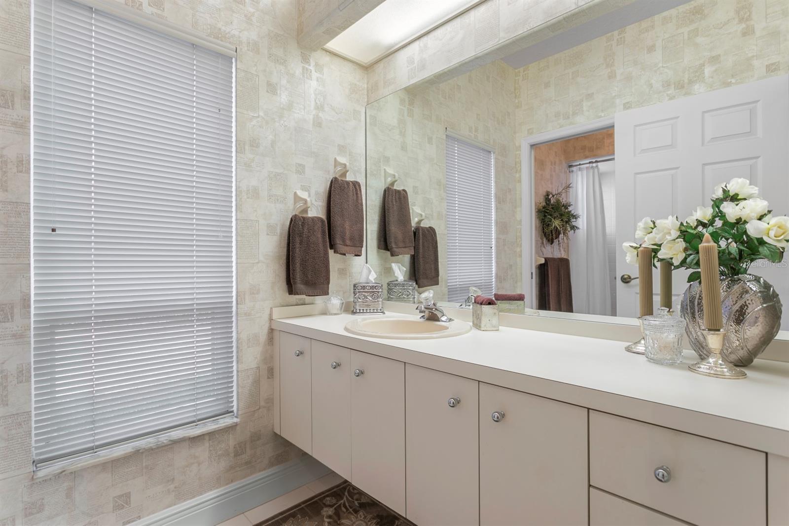 Listing photo id 46 for 16333 Birkdale Drive