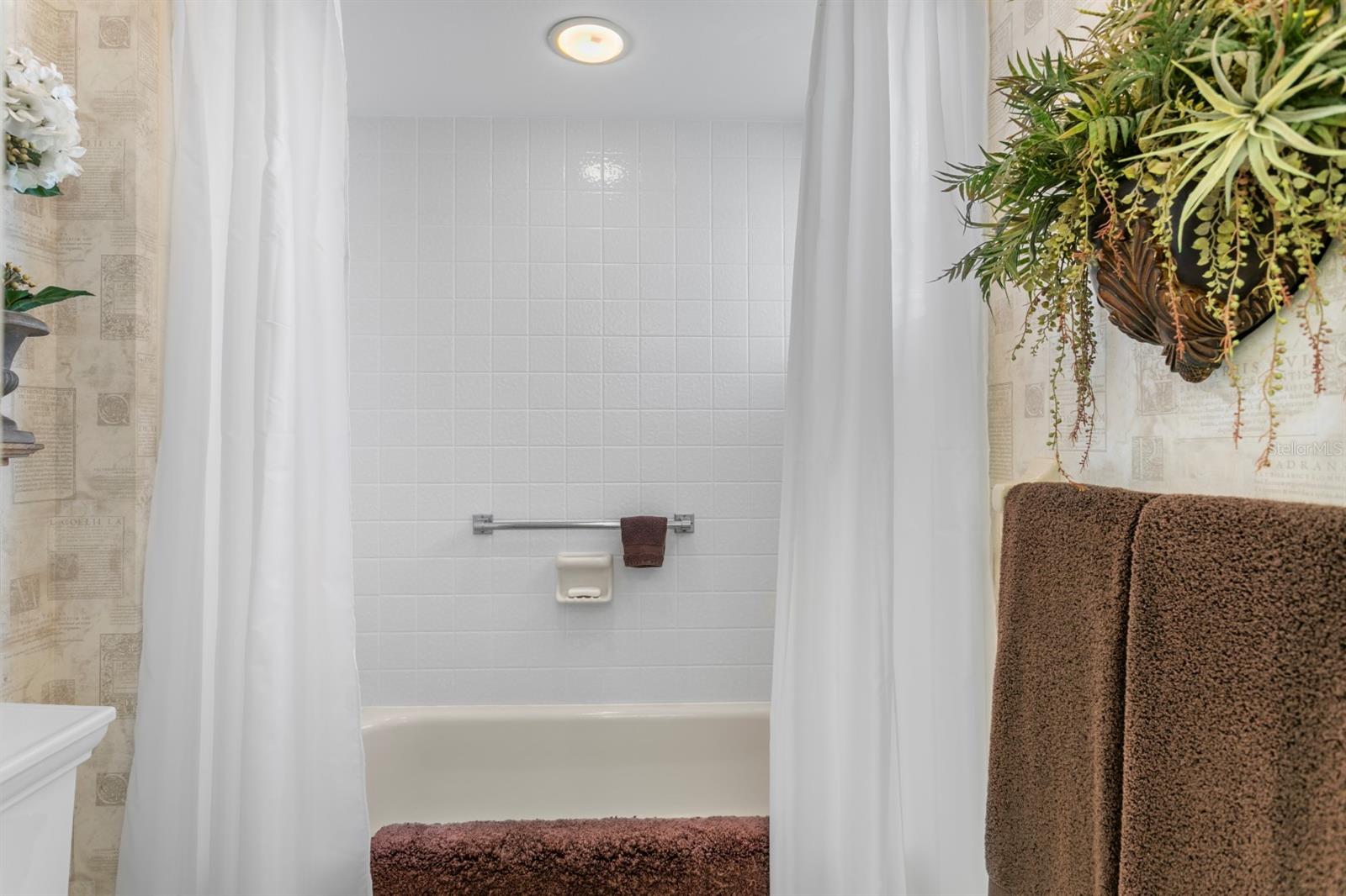 Listing photo id 47 for 16333 Birkdale Drive