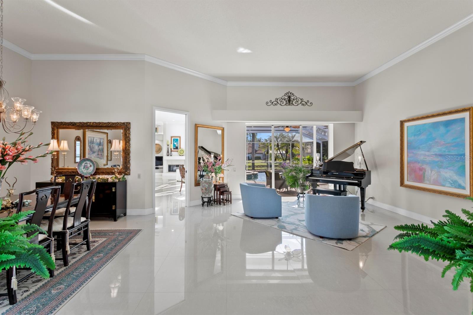 Listing photo id 3 for 16333 Birkdale Drive