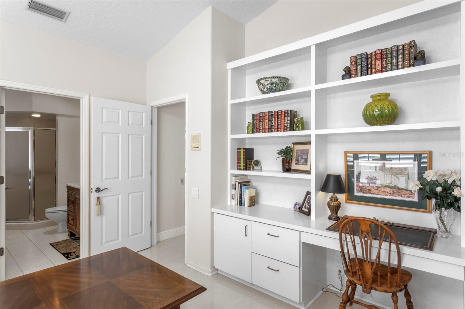 Listing photo id 52 for 16333 Birkdale Drive