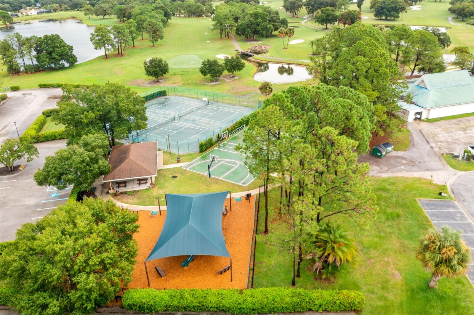 Listing photo id 79 for 16333 Birkdale Drive