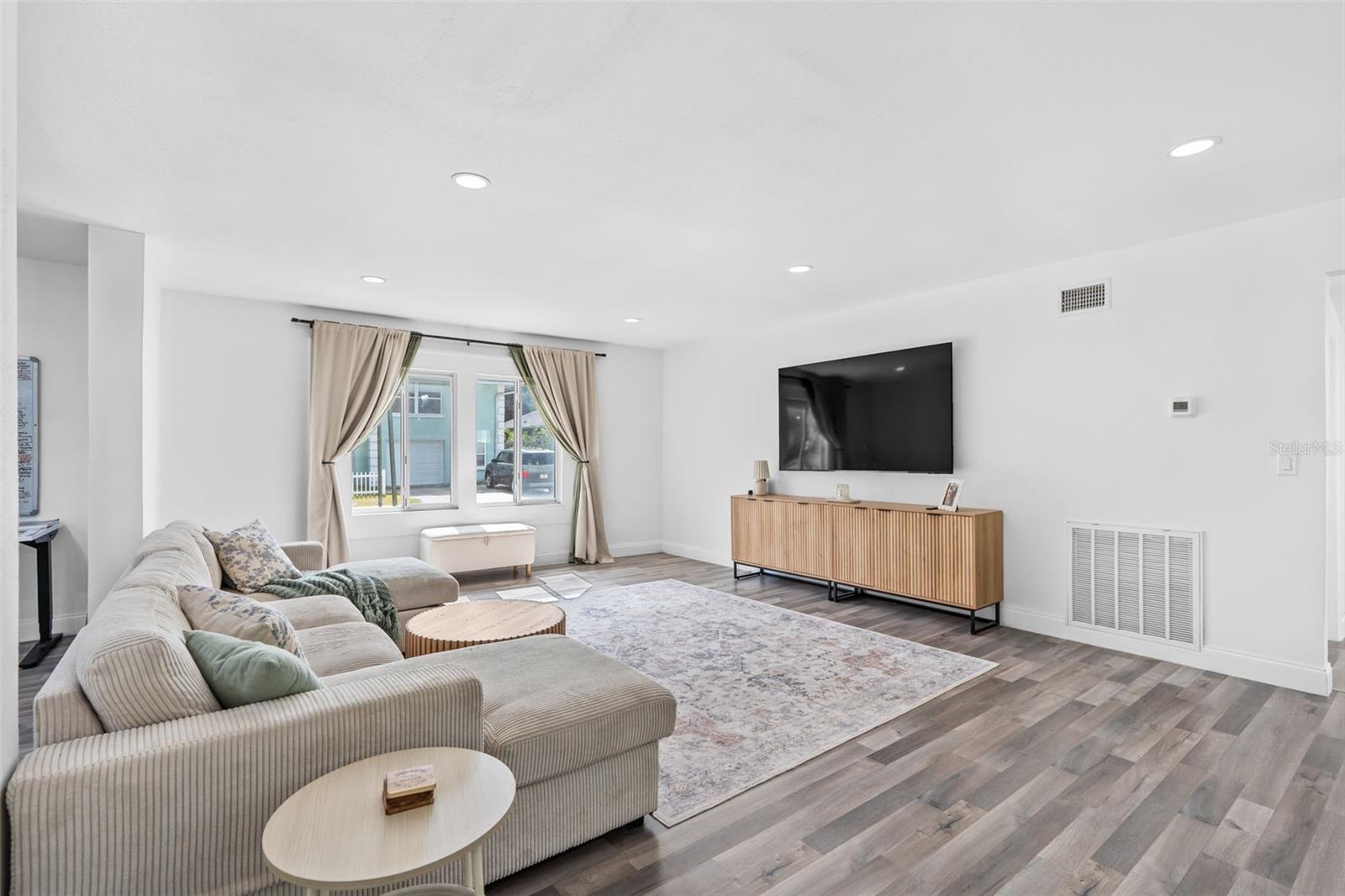 Image 10 of 21 For 2201 50th Avenue N