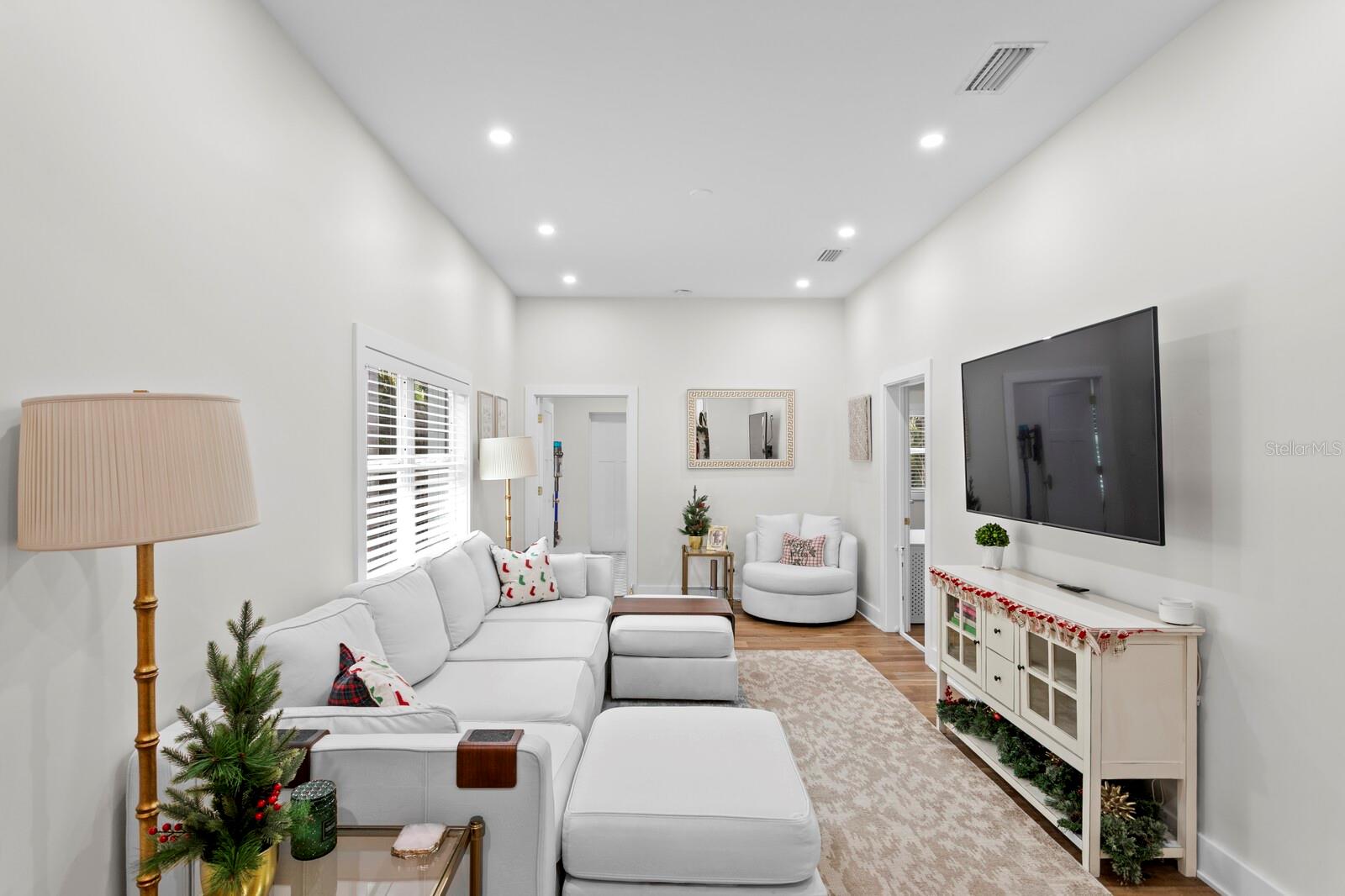 Image 20 of 61 For 1719 11th Street N