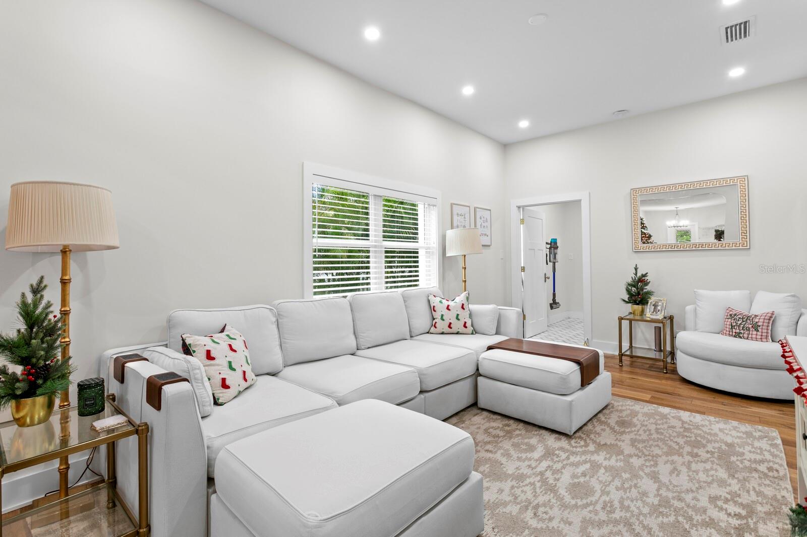 Image 21 of 61 For 1719 11th Street N