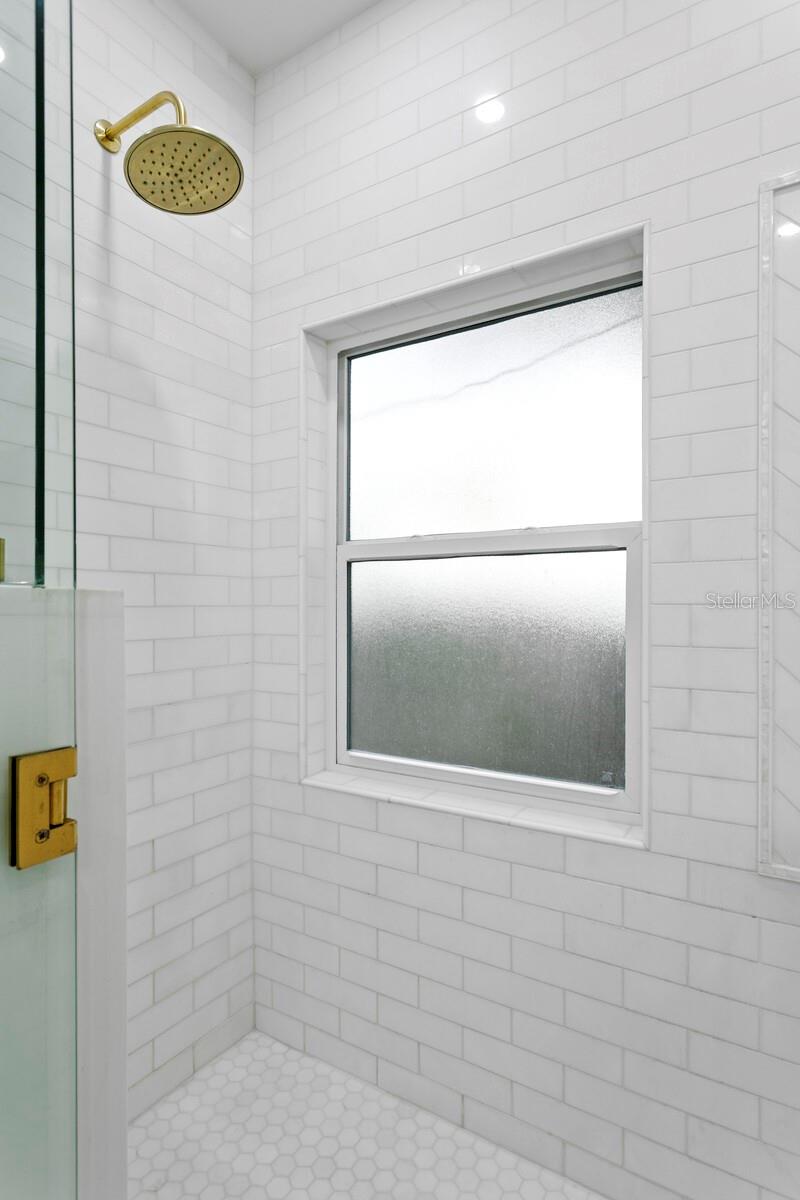 Image 39 of 61 For 1719 11th Street N