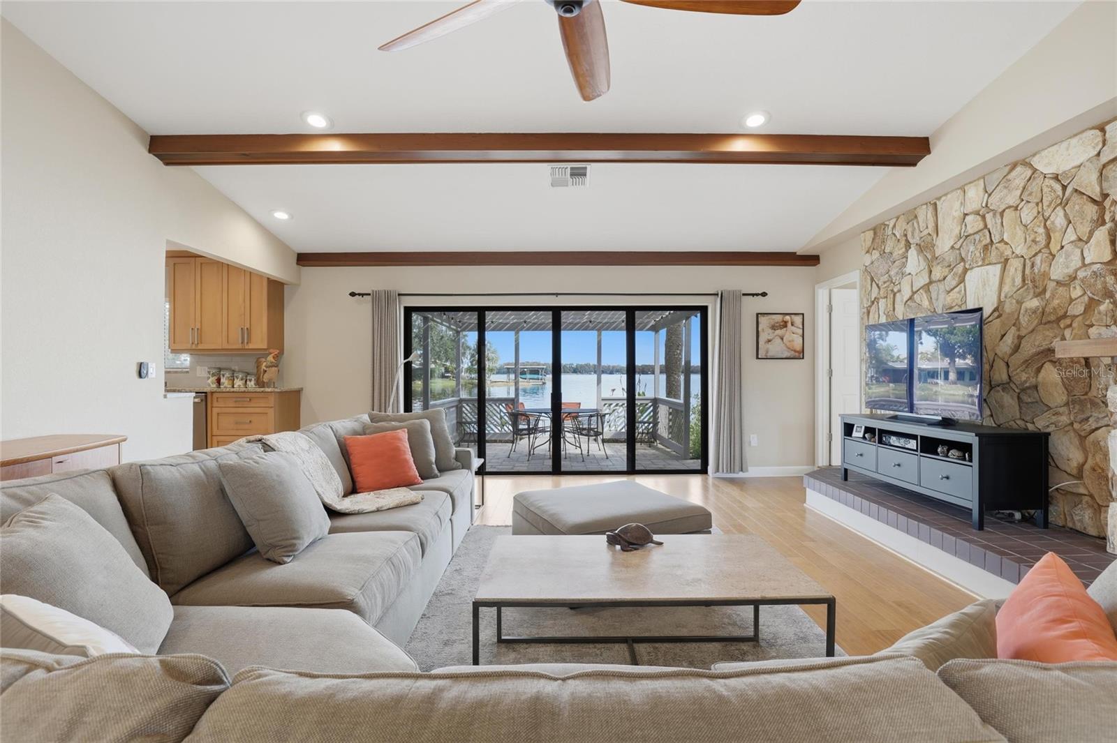 Listing photo id 12 for 66 Canal Drive