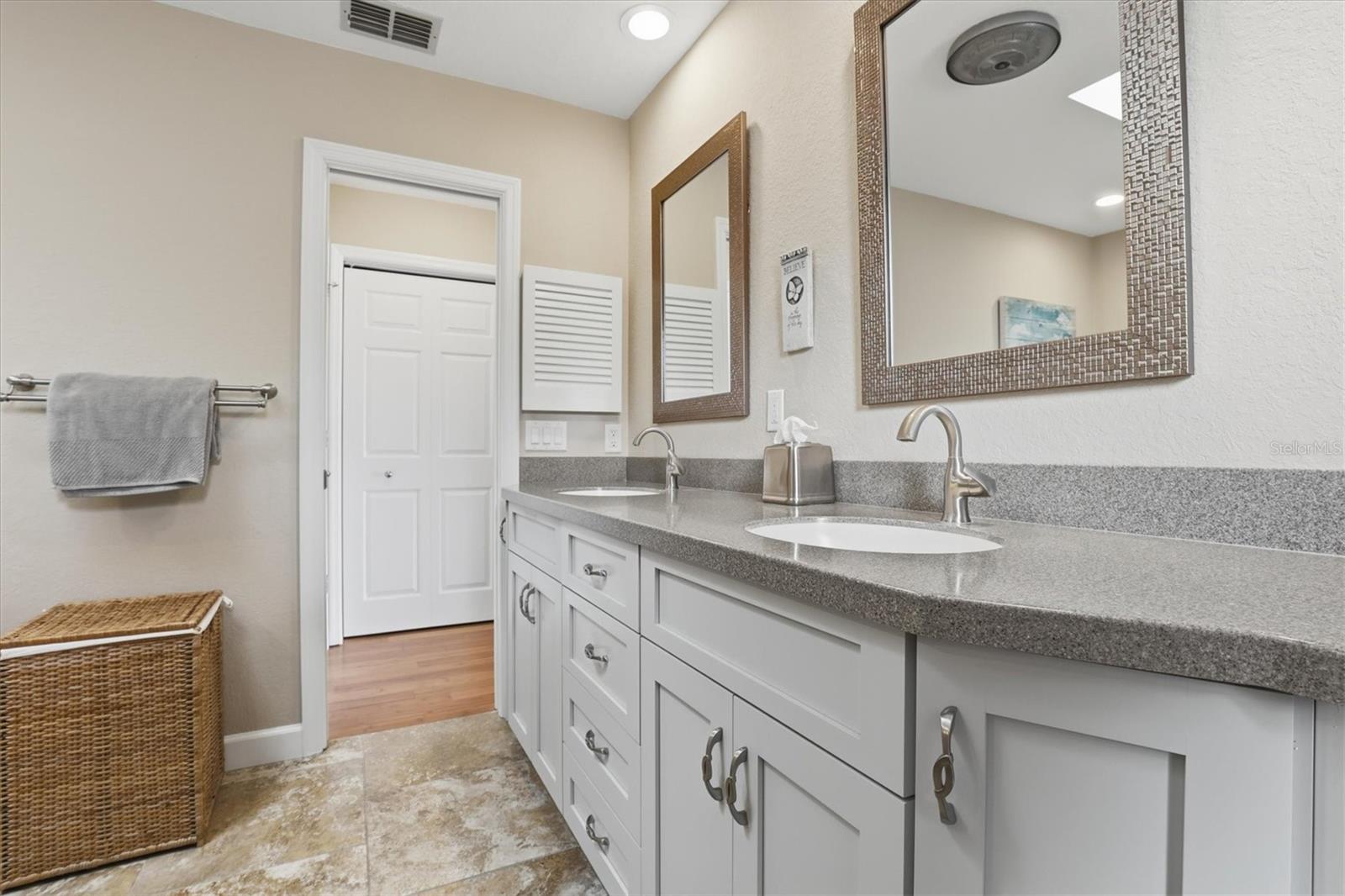 Listing photo id 28 for 66 Canal Drive