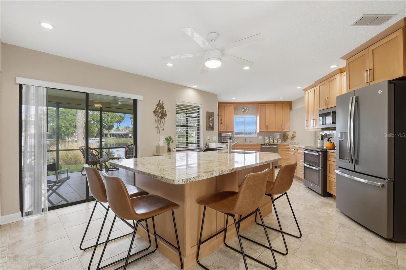 Listing photo id 3 for 66 Canal Drive